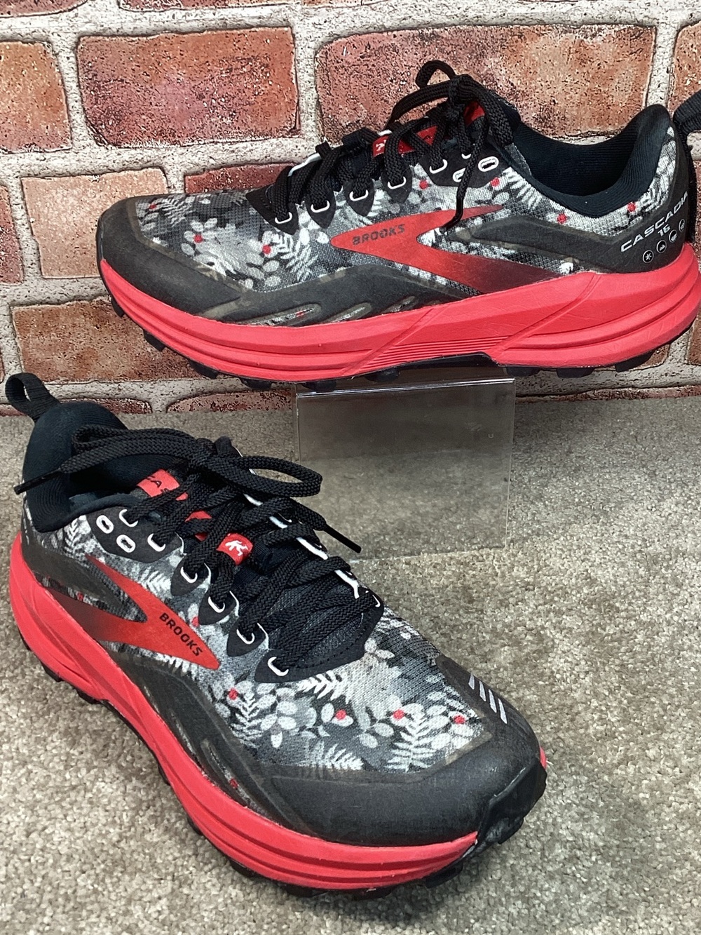 Brooks Cascadia 16 Sasquatch edition women’s trail running shoes size 9